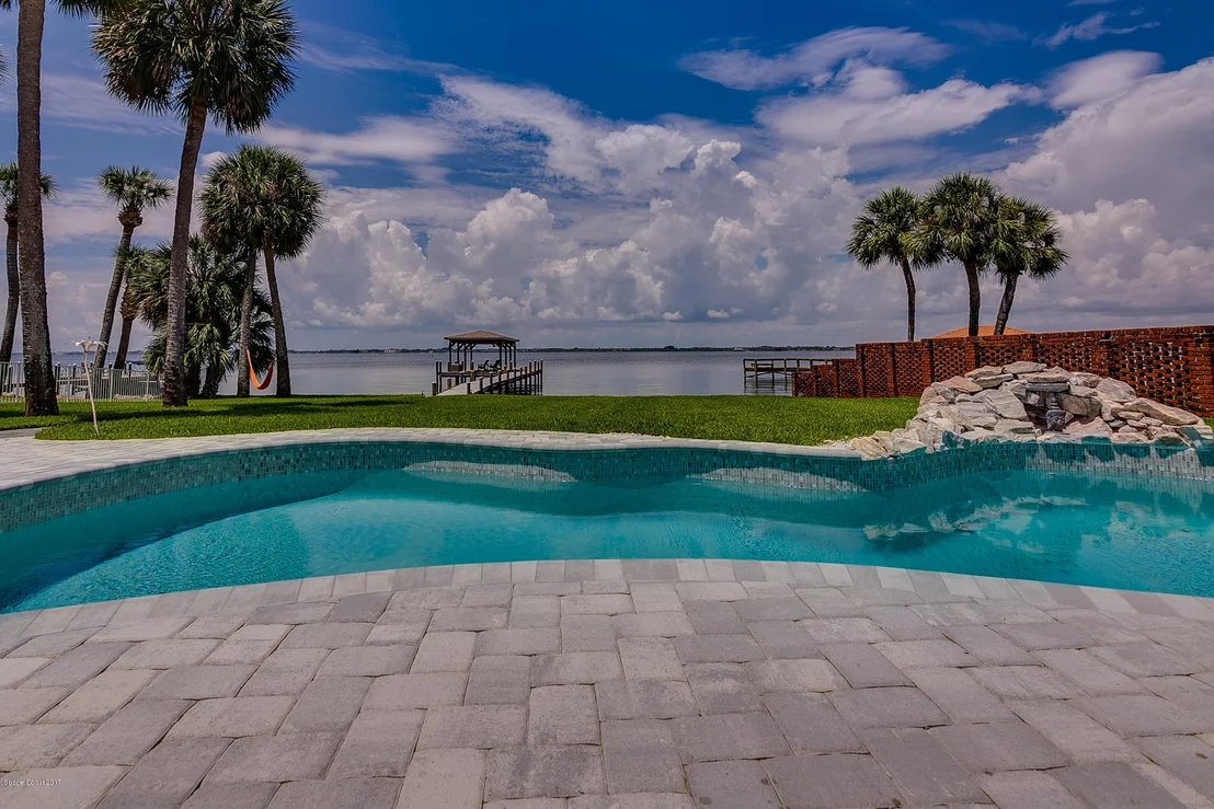 Photo of 300 Riverside Drive