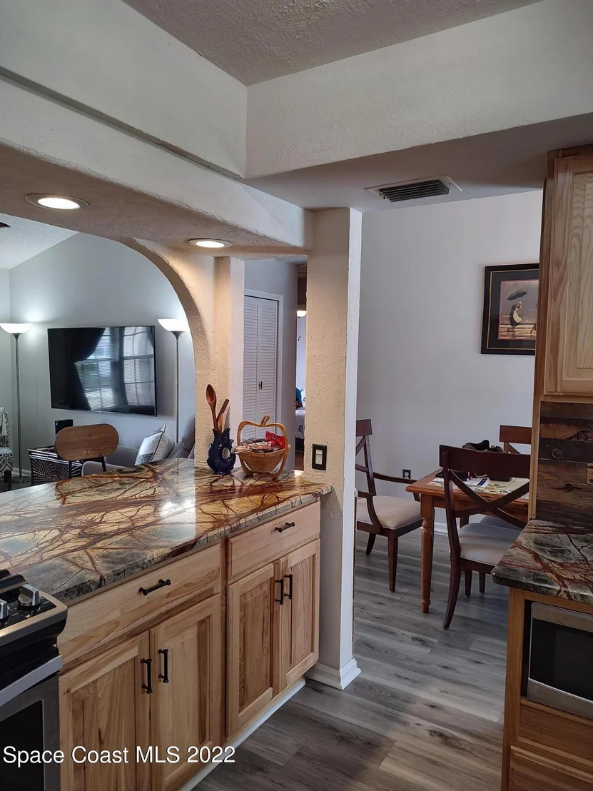 Photo of 1231 W Walnut Grove Way