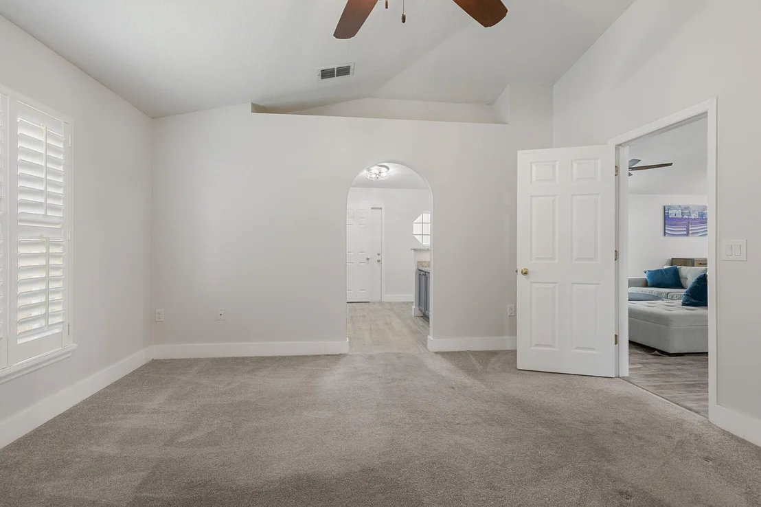 Photo of 1223 White Oak Circle
