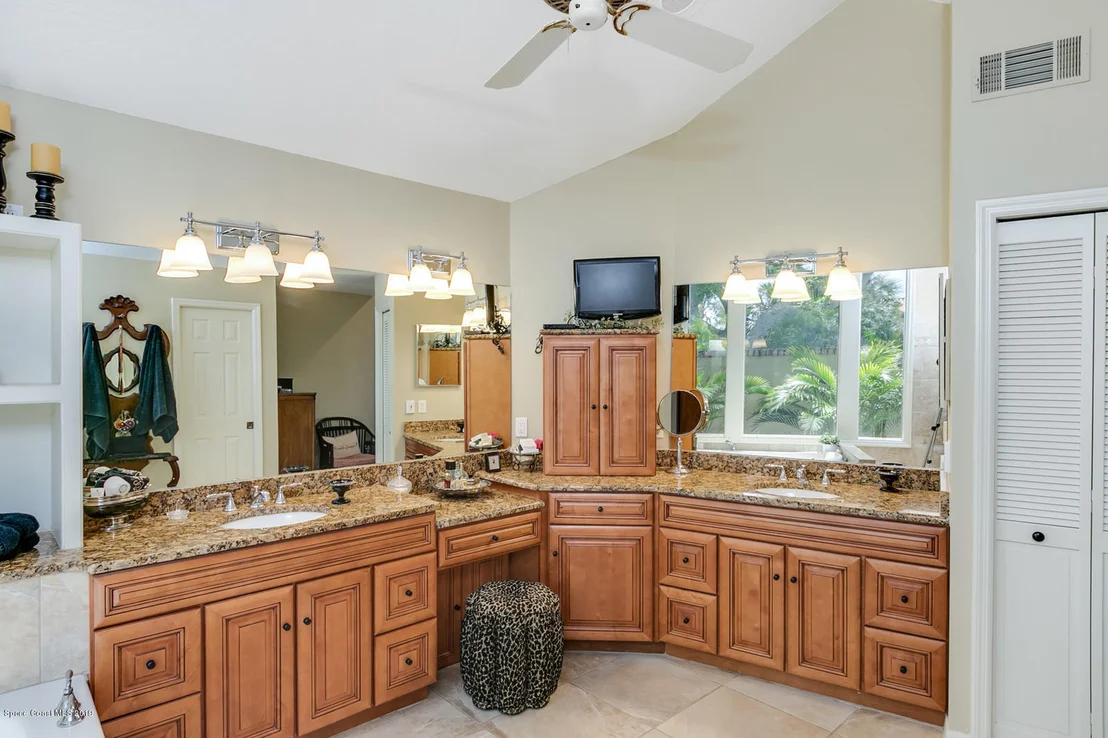 Photo of 610 Rossmoor Circle