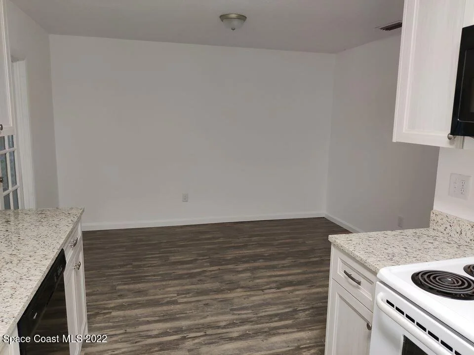 Photo of 1114 Abbey Circle NE