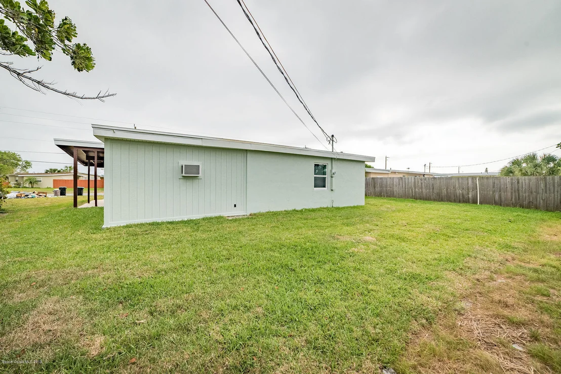 Photo of 954 Bianca Drive NE