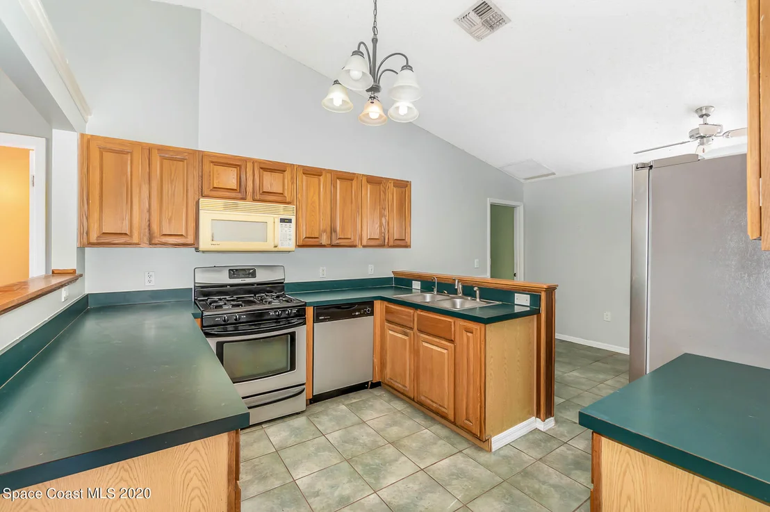 Photo of 216 Oak Lake Road