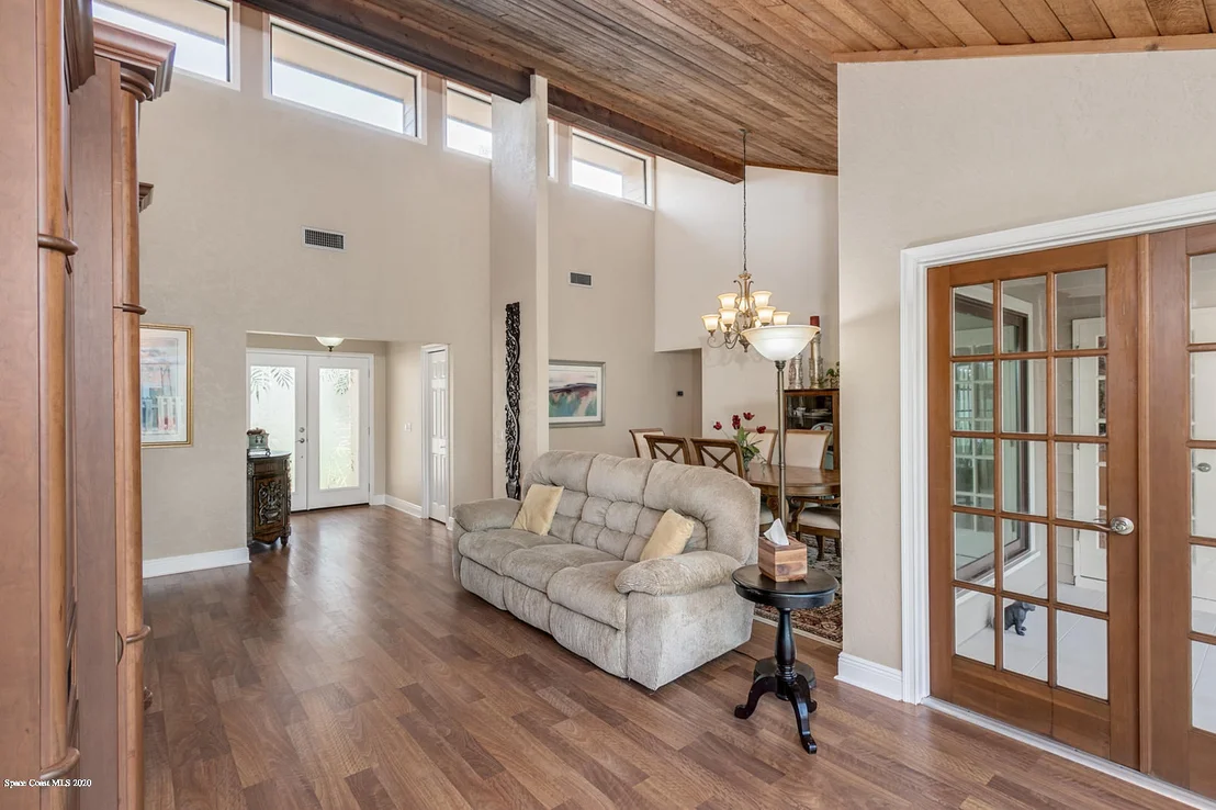 Photo of 552 Rio Casa Drive N