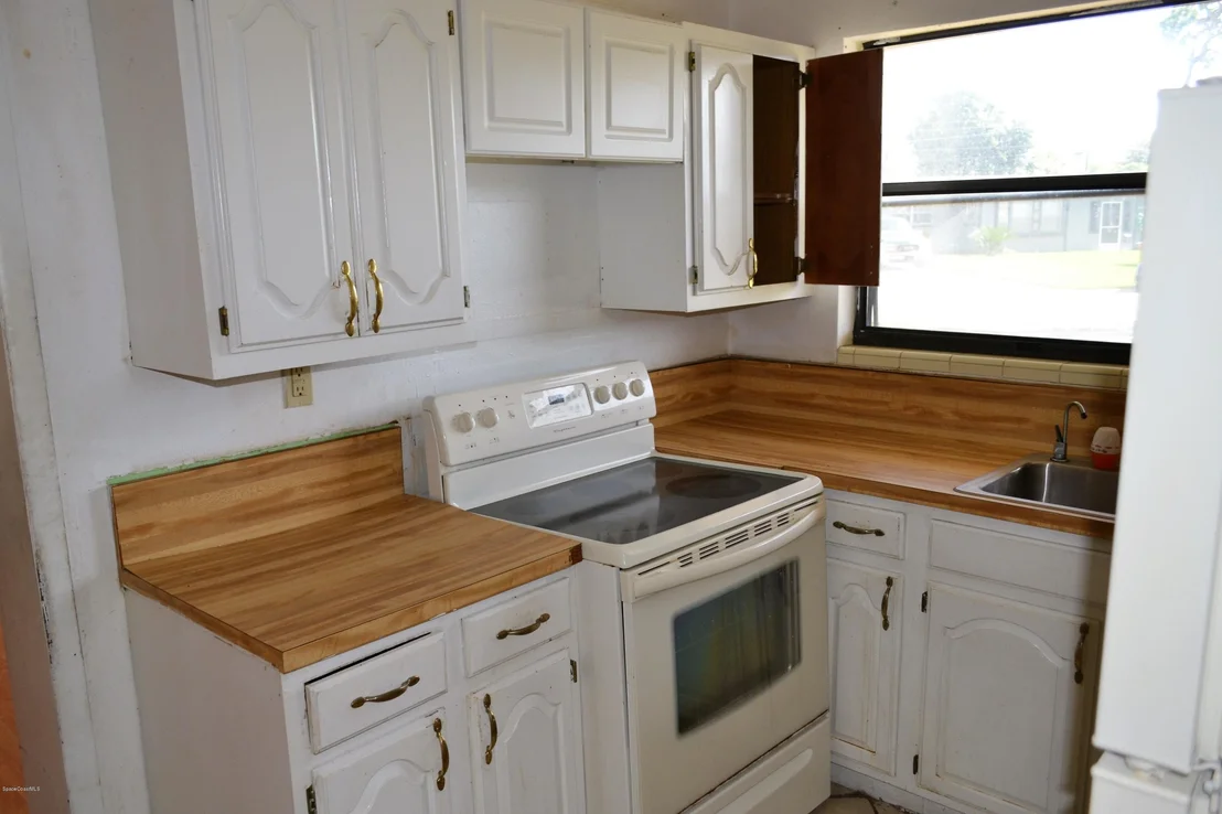 Photo of 1101 AZALEA Lane