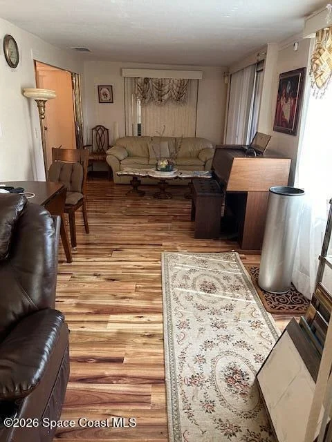Photo of 1190 Riviera Drive NE