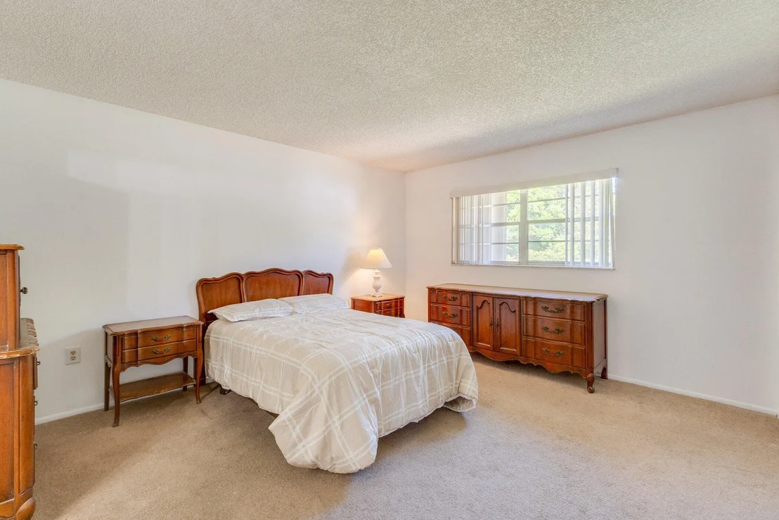 Photo of 2858 Pembroke Road