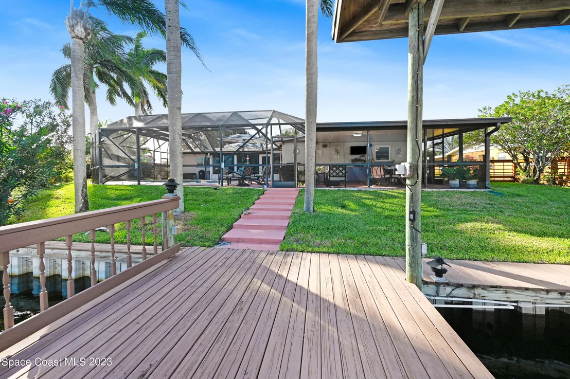 Photo of 405 Thrush Drive