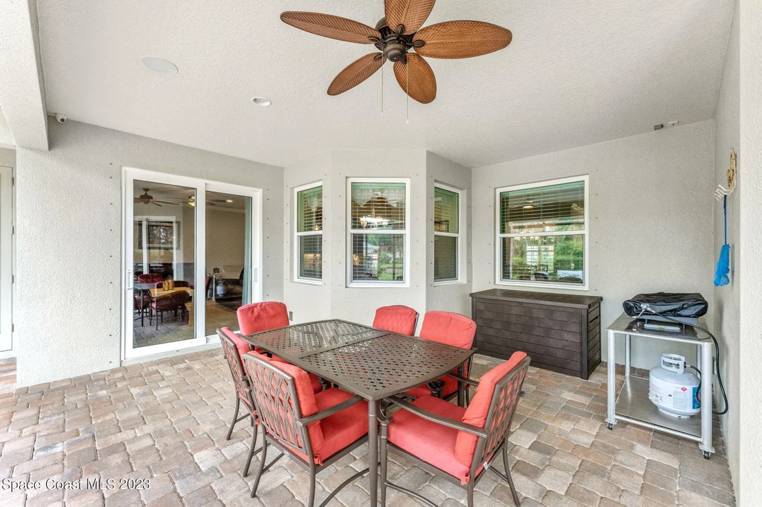 Photo of 2037 Windbrook Drive SE