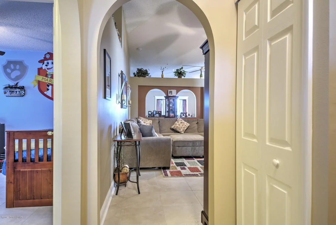 Photo of 1194 White Oak Circle