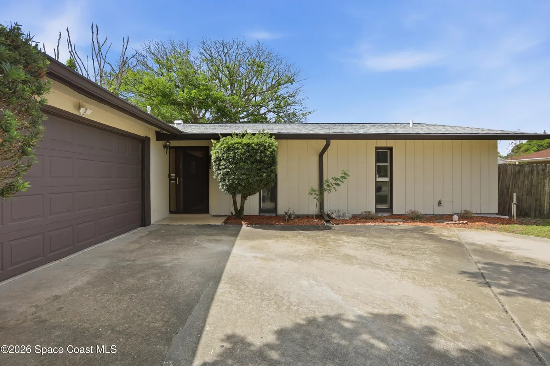 Photo of 1139 Groves Drive