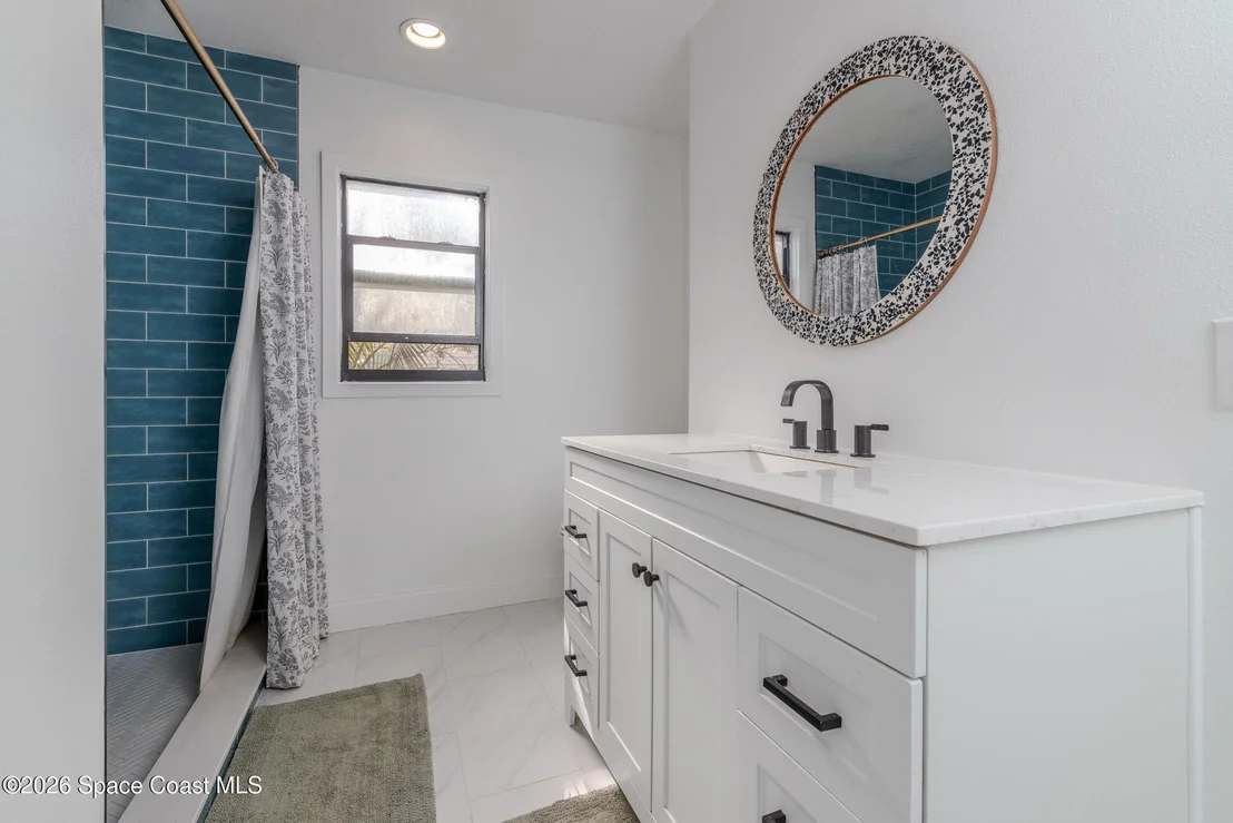 Photo of 5925 Riverside Drive
