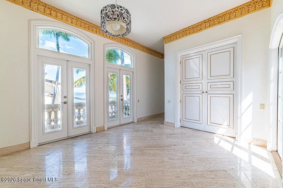 Photo of 1000 N Riverside Drive