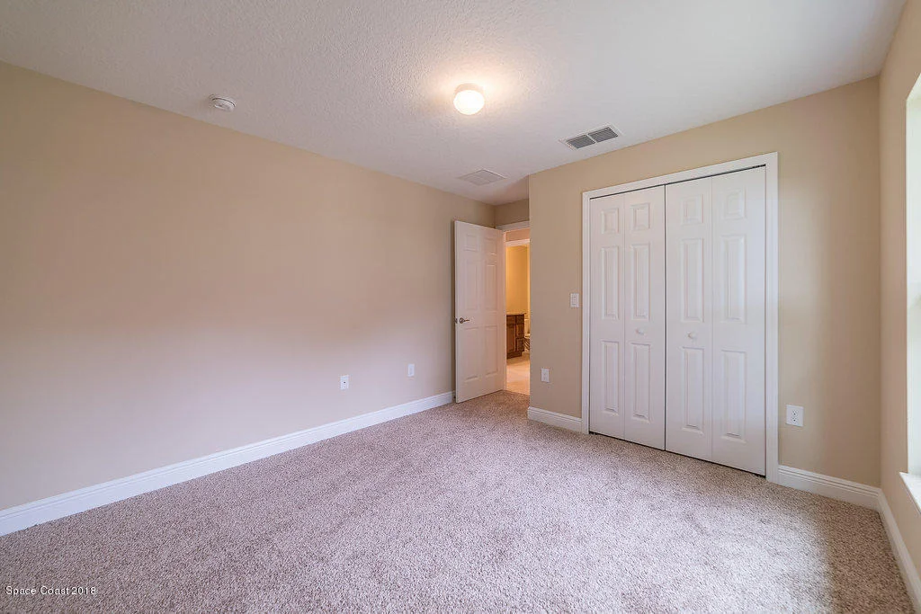 Photo of 1048 Landsdowne Drive
