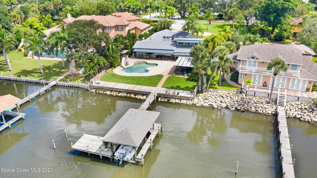 Photo of 600 N Riverside Drive