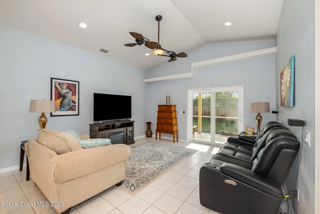 Photo of 918 Pine Creek Circle NE