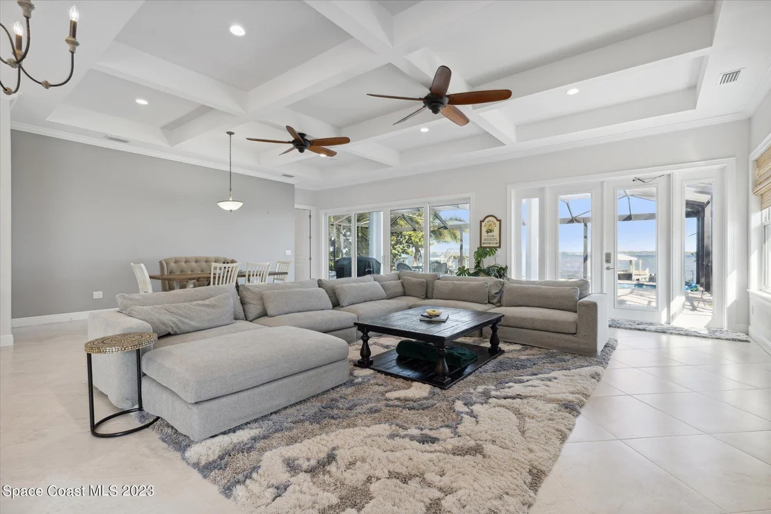 Photo of 3835 Riverside Drive