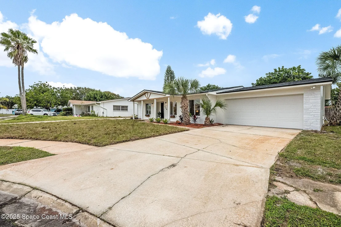 Photo of 124 Uranus Court