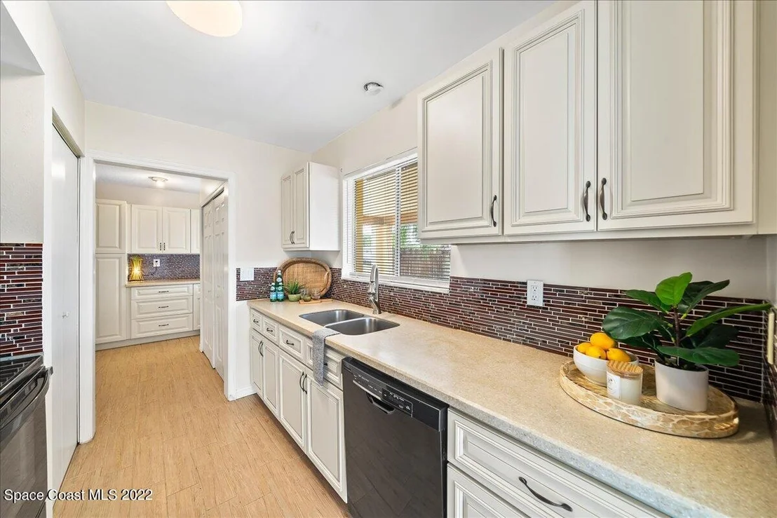 Photo of 752 Bianca Drive NE