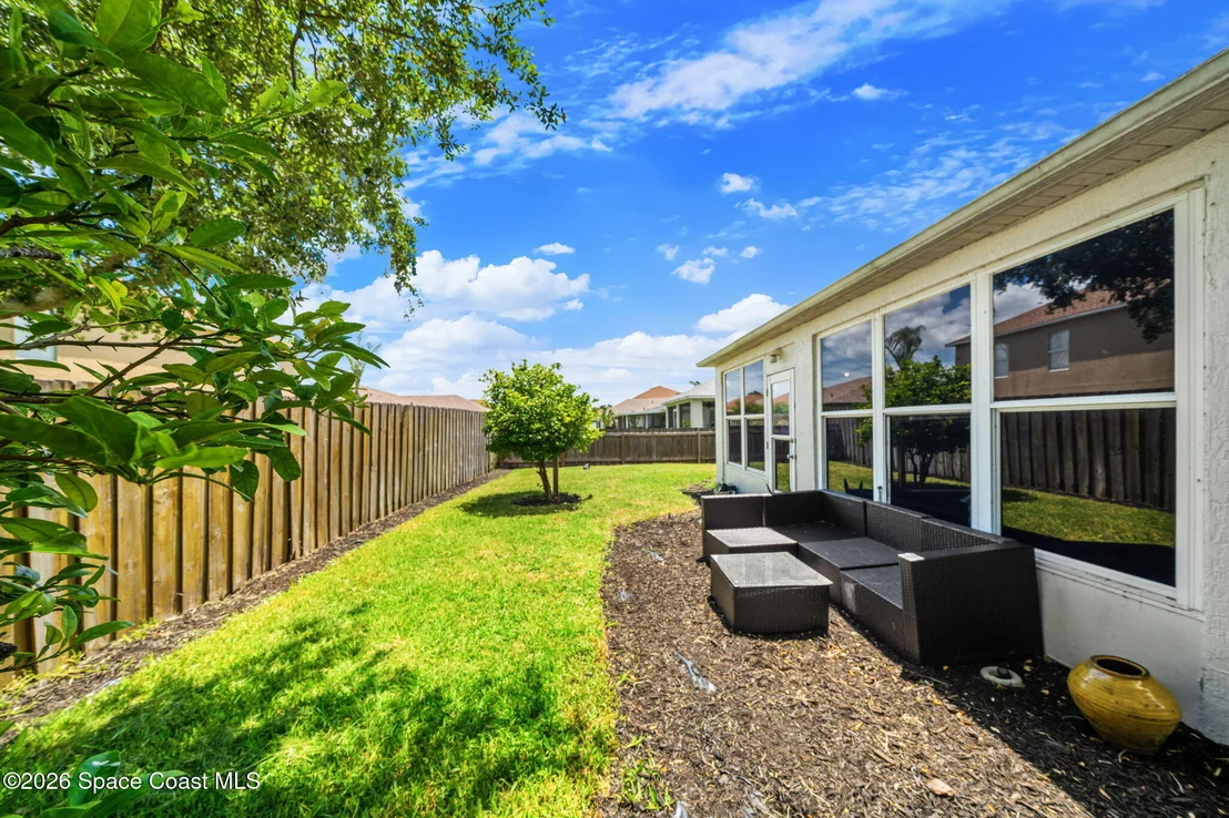 Photo of 1272 White Oak Circle