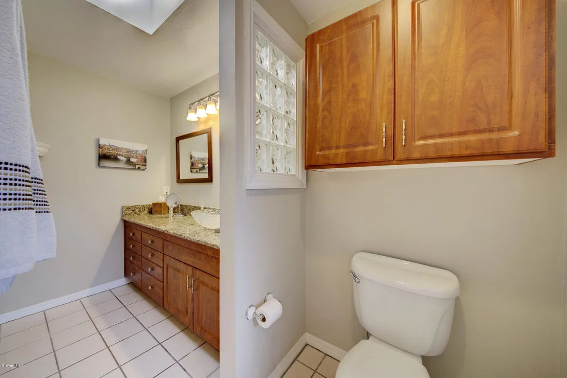 Photo of 1827 S Live Oak Drive