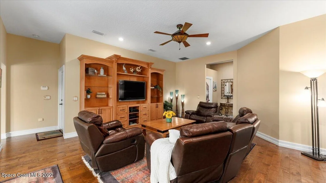 Photo of 873 Oak Park Drive