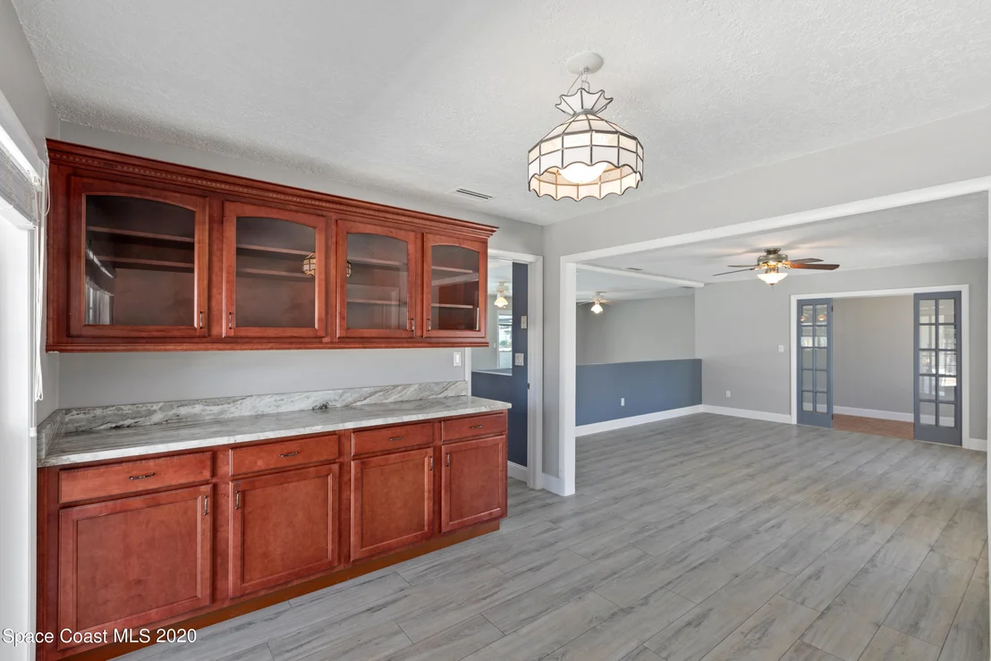 Photo of 609 Roberts Lane NE