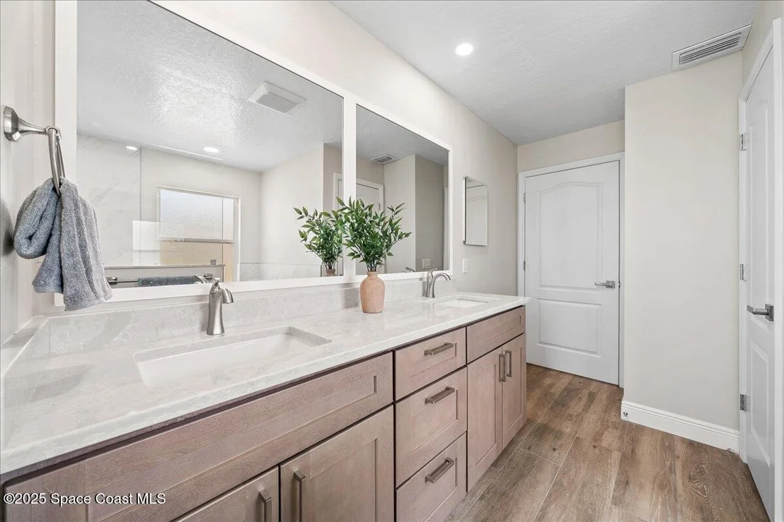 Photo of 5863 Newbury Circle