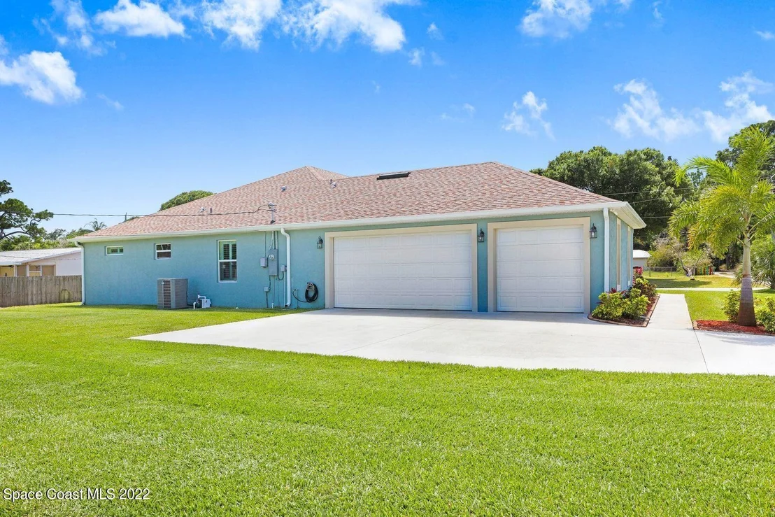 Photo of 335 Pine Boulevard
