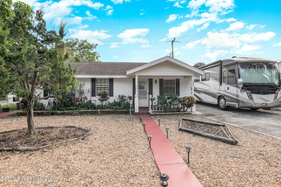 Photo of 13 S Palmway Avenue