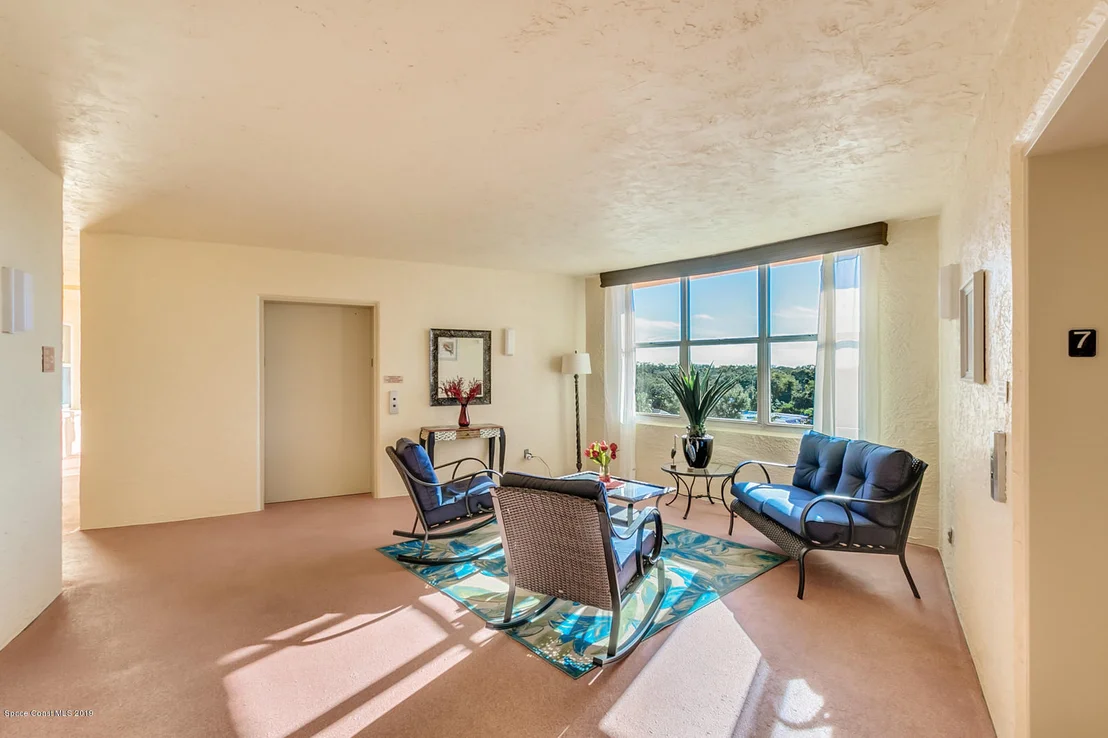 Photo of Unit 705B at 102 Riverside Drive