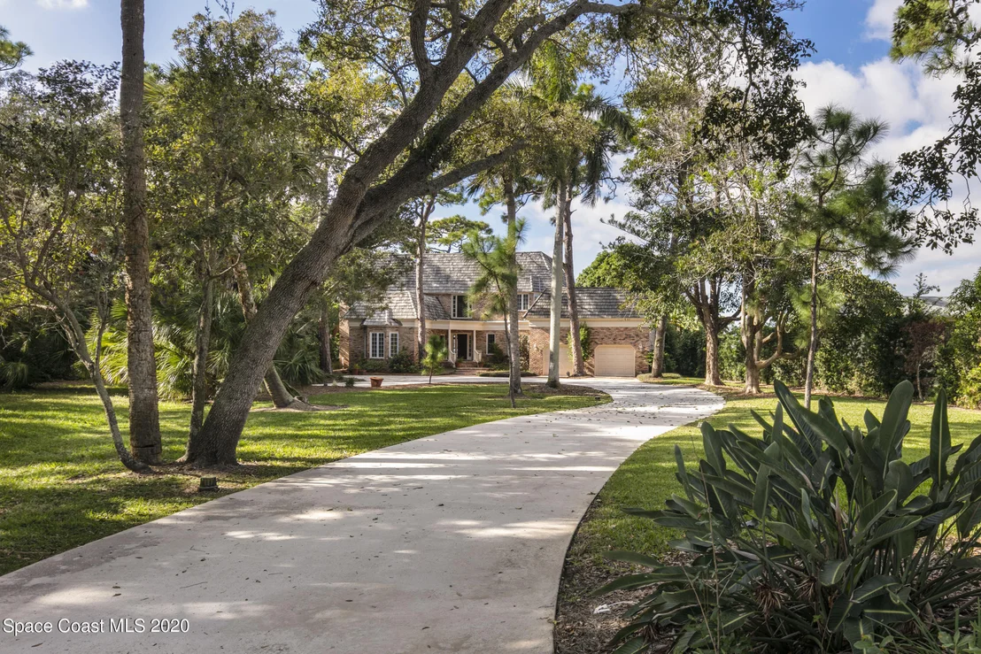 Photo of 1316 S Riverside Drive