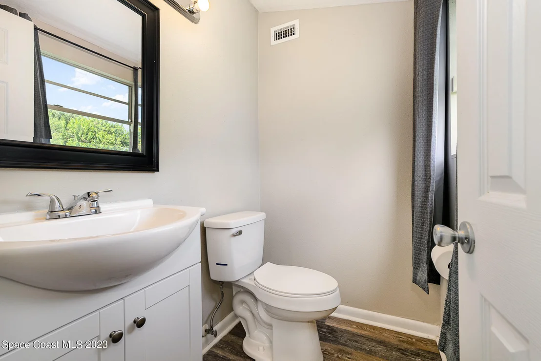 Photo of 705 Angle Street NE
