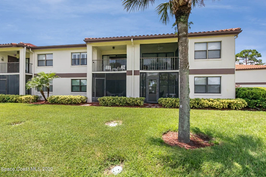 Photo of Unit 202 at 6068 Willowpointe Circle