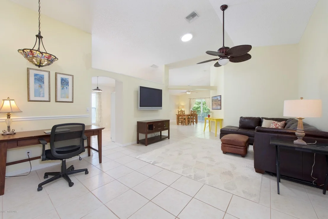 Photo of 976 Villa Drive