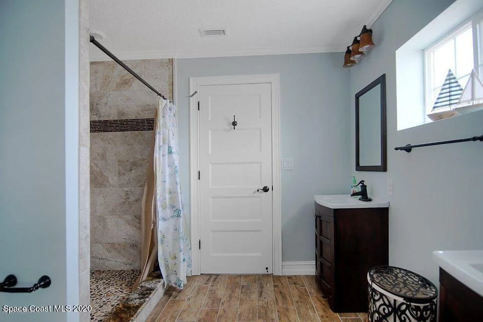 Photo of 1445 Martin Road