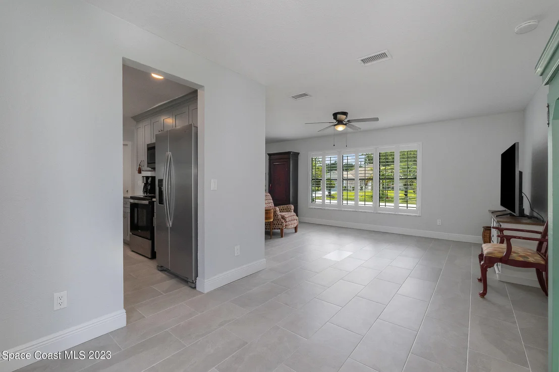 Photo of 1235 Eldron Boulevard SE