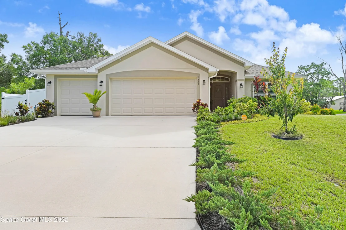 Photo of 1383 Steele Road SE