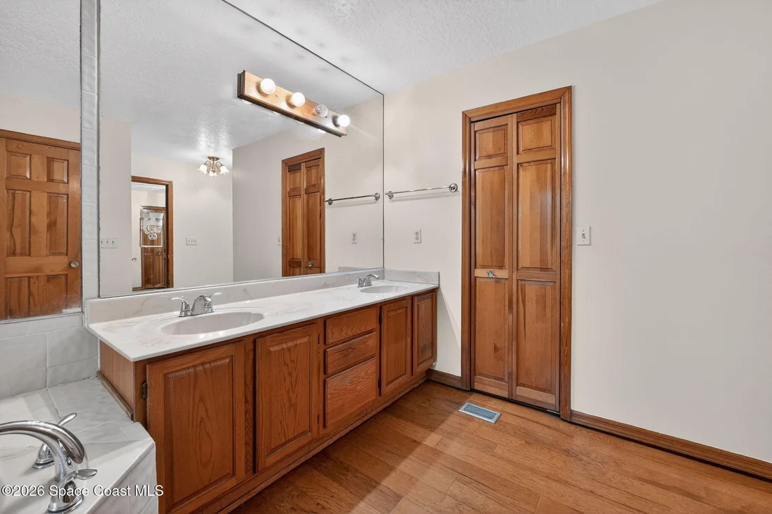 Photo of 3380 Lionel Road