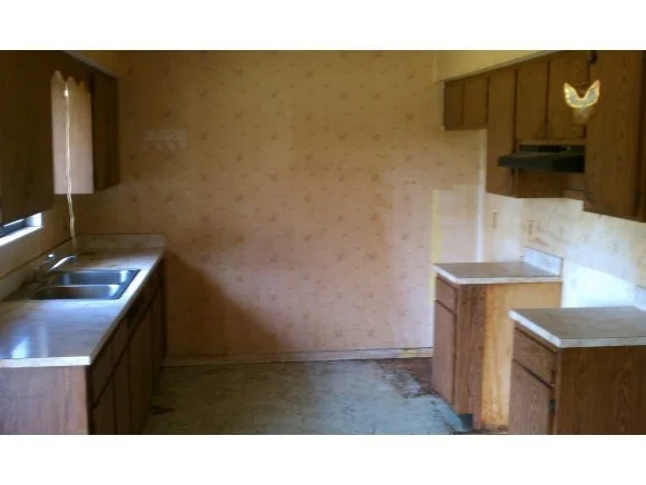 Photo of 598 SW Topeka