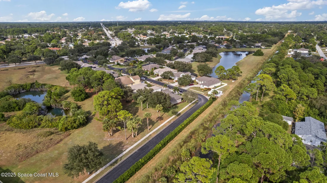 Photo of 1785 Windbrook Drive SE