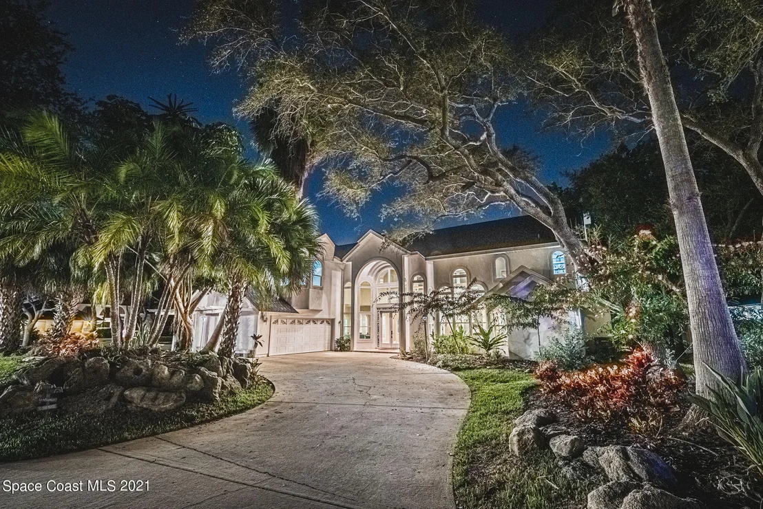Photo of 472 Peregrine Drive