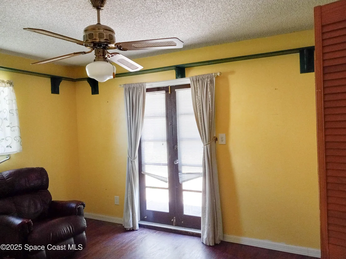 Photo of 5685 Jamaica Road