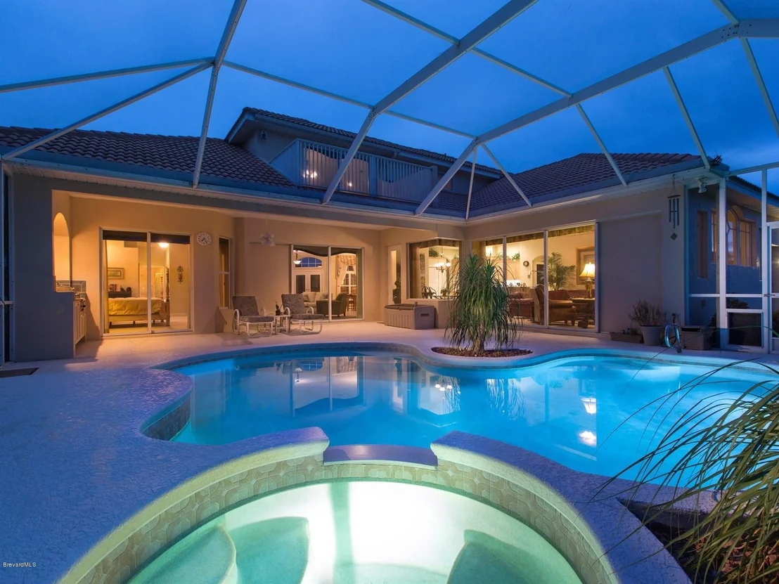 Photo of 965 Chatsworth Drive