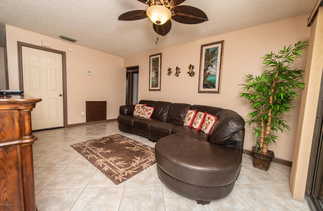 Photo of 1870 Oakwood Trail