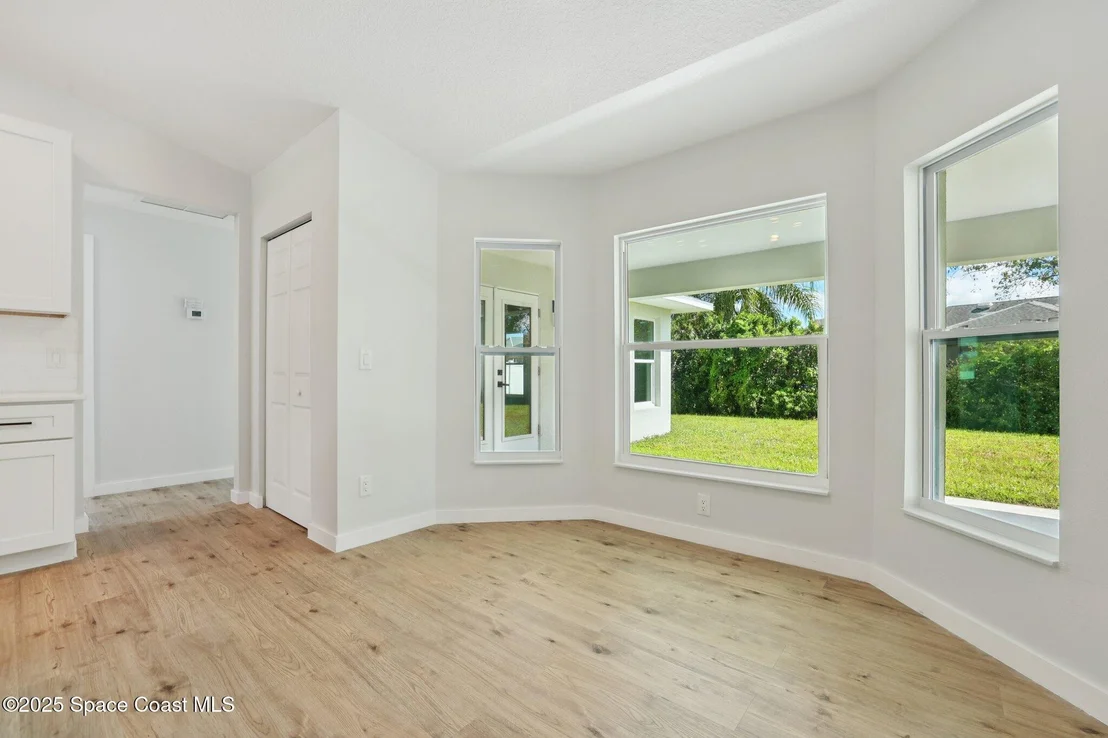Photo of 1441 Eldron Boulevard SE
