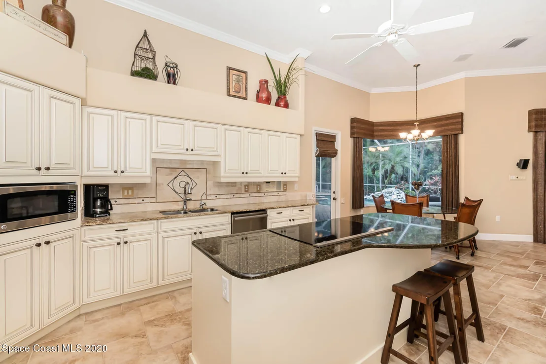 Photo of 889 Oak Park Drive