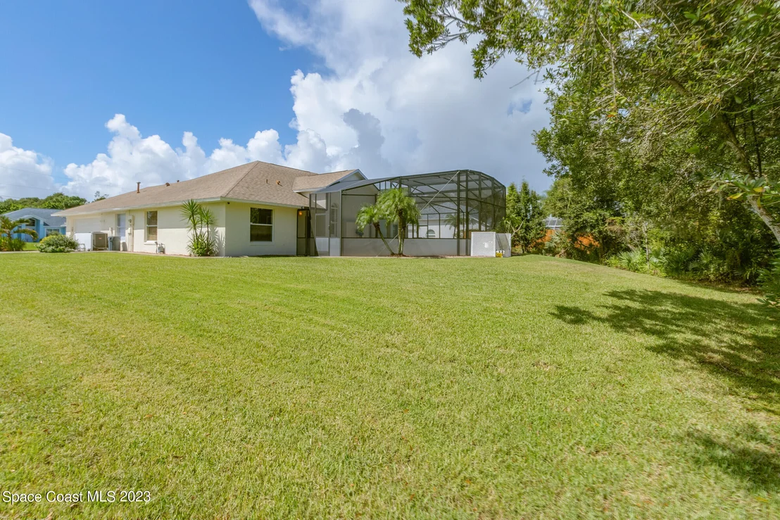 Photo of 4363 Long Lake Road