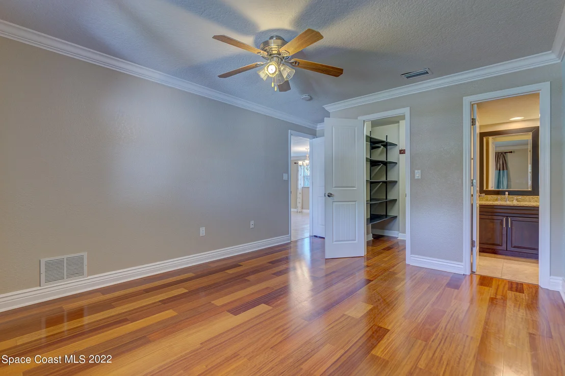 Photo of 877 Westport Drive