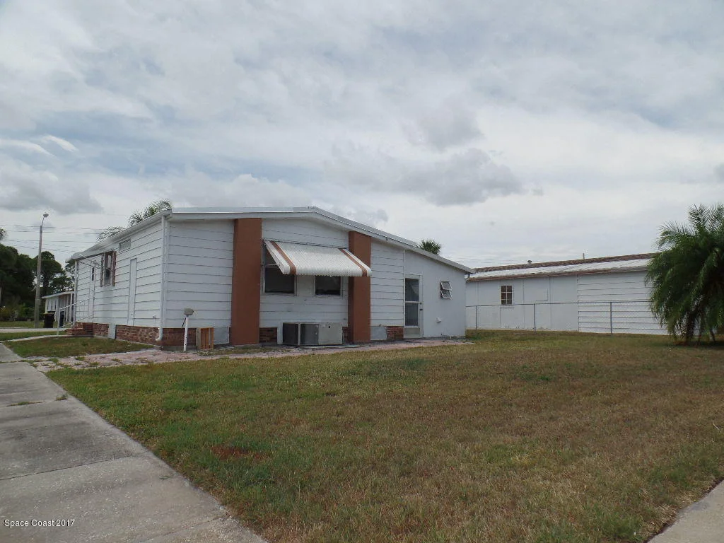 Photo of 2313 Royal Palm Dr. Ne